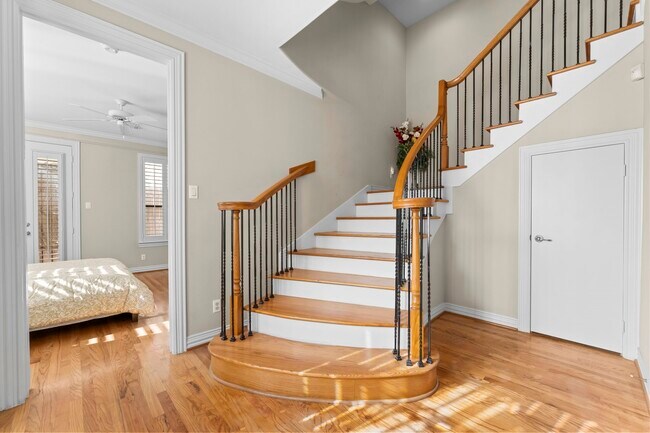 Building Photo - 9910 Orchard Ct