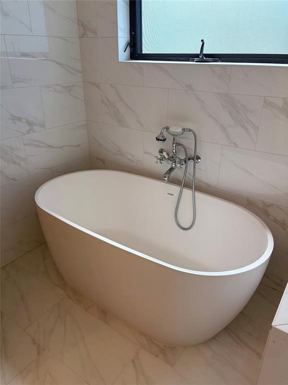 Building Photo - 107 Lake Hills Dr S