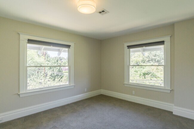 Building Photo - 6bd/3.75ba Seattle Home