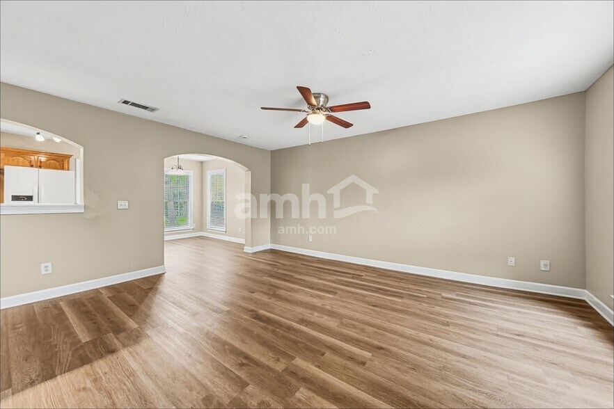 Building Photo - 612 Pointe Clear Dr