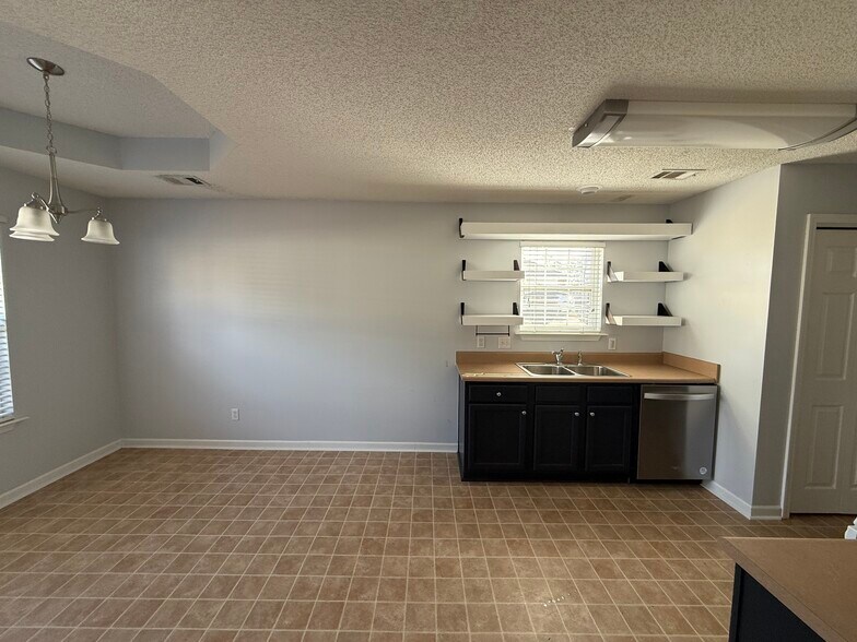 Building Photo - 100 Englewood Ct