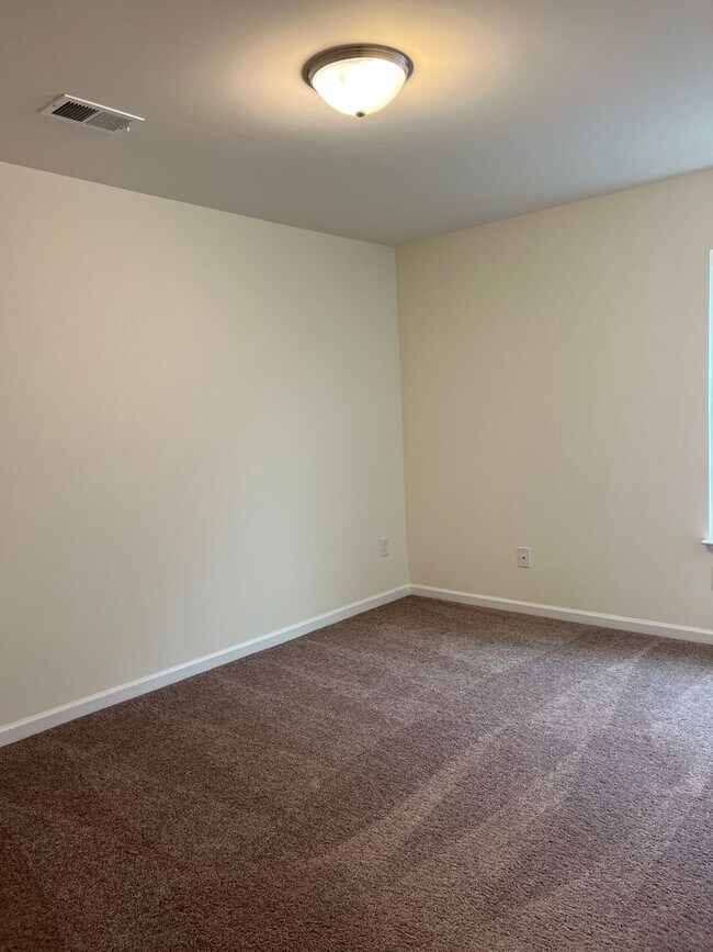 Building Photo - 6039 Haddington Dr