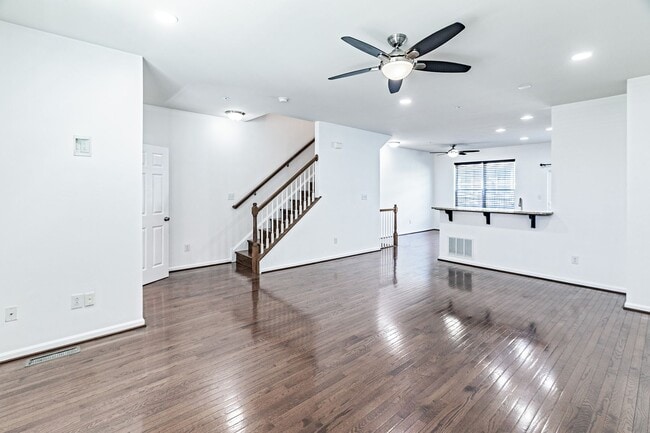 Building Photo - Claymont - 3 bedroom townhome in Darley Green