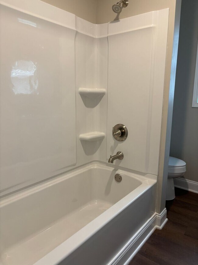 Building Photo - Beautifully Remodeled 3 Bed 1 Bath House