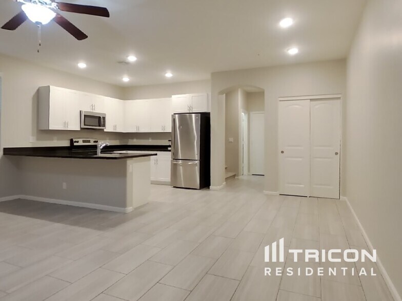 Building Photo - 12577 W Via Dona Rd