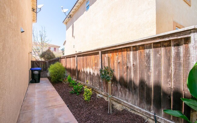 Building Photo - 3 Bd Home in the San Raphael Gated Community!