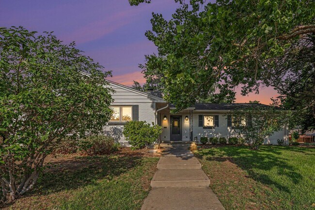 Building Photo - Beautifully Updated 4BR Home Blending Mid-Century Charm & Modern Comfort