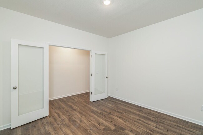Building Photo - 944 Utopia Ln