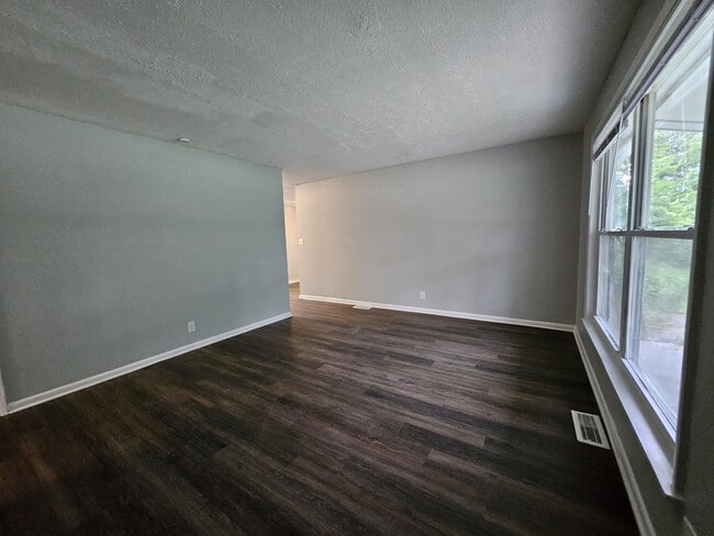 Building Photo - 6602 Lennington Dr