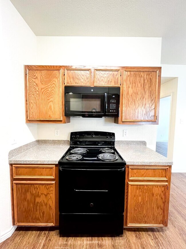 Building Photo - 1515 Justin Lp