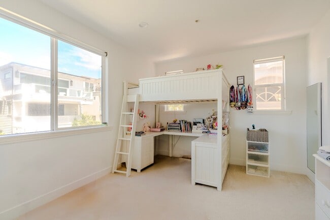 Building Photo - 300 19th St