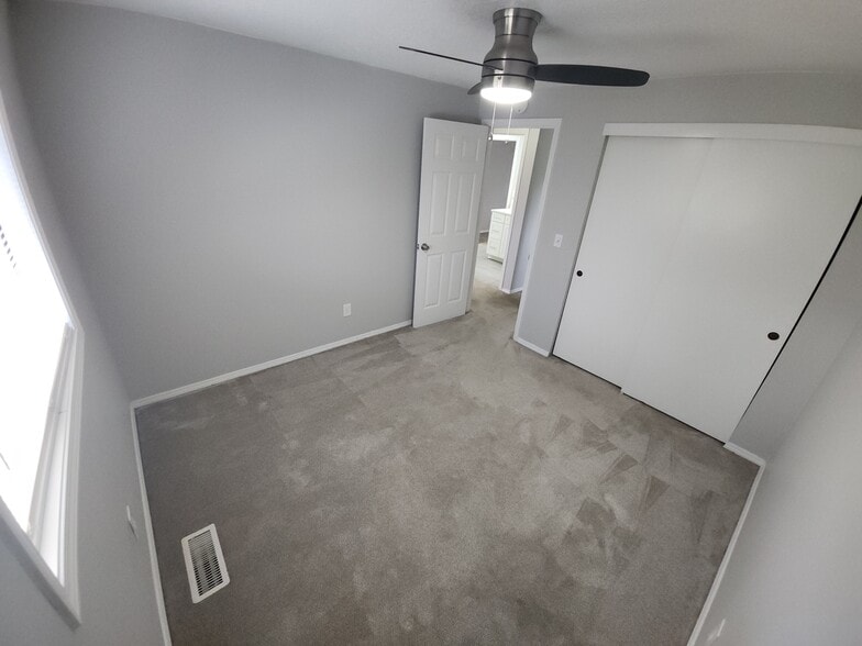 Building Photo - 38 NE 143rd Ave