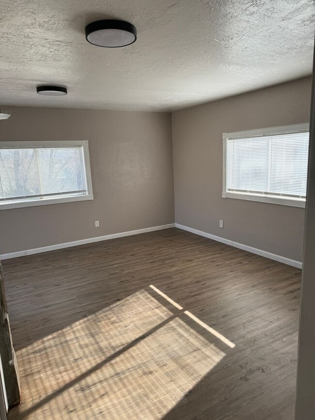 Building Photo - Enjoy living outside of town!