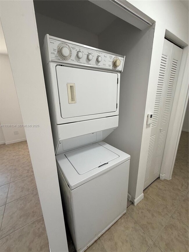 Building Photo - 119 SW 6th Ave