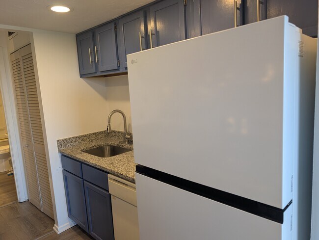 Building Photo - Warsaw Condo Unit 39