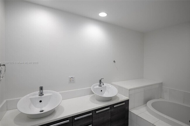 Building Photo - 2950 NE 188th St