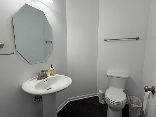 Building Photo - 2911 Henley Ln