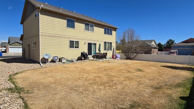 Building Photo - 3 Bedroom, 2.5 Bath - 2 Story Home in Loveland