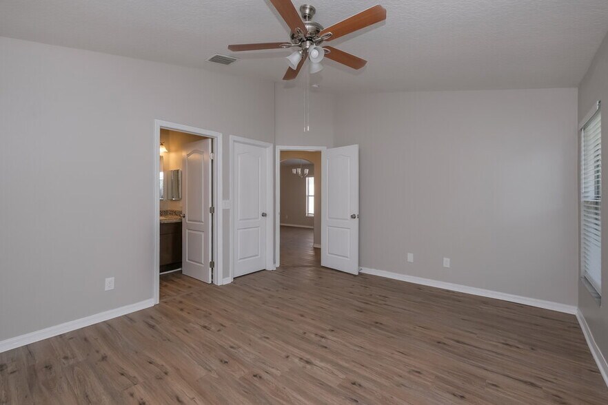 Building Photo - 8501 Quarter Horse Dr