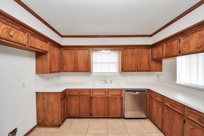 Building Photo - 8006 Oakington Dr