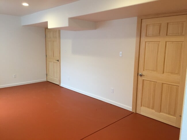 Basement bedroom - 314 Maggie St