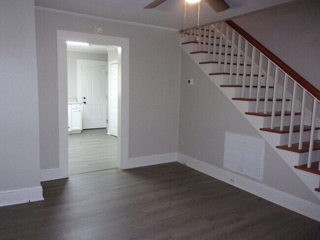 Building Photo - 1050 Ebenezer Ave Ext