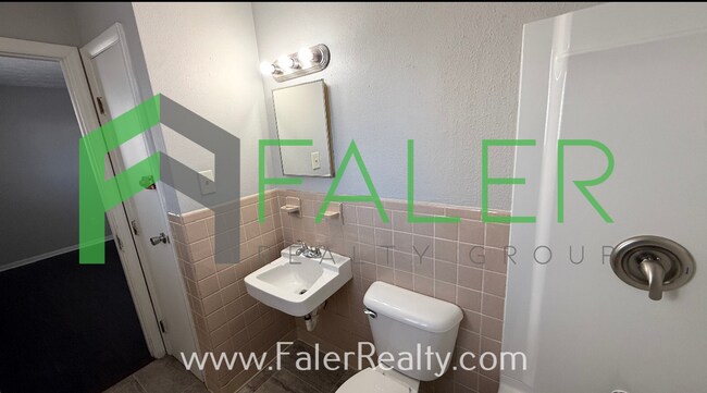 Building Photo - 1626 Darst Ave