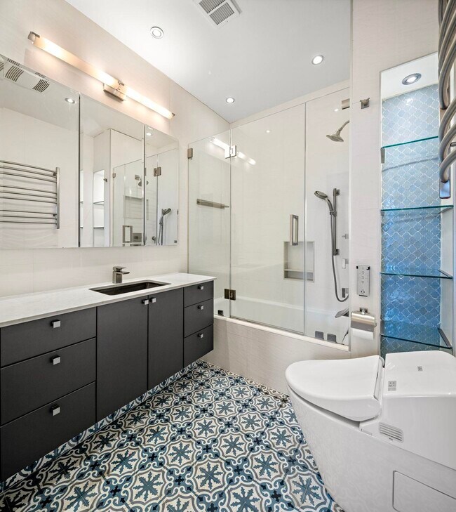 Building Photo - 502 Hudson St