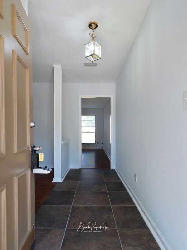 Building Photo - 7811 Woodpointe Dr