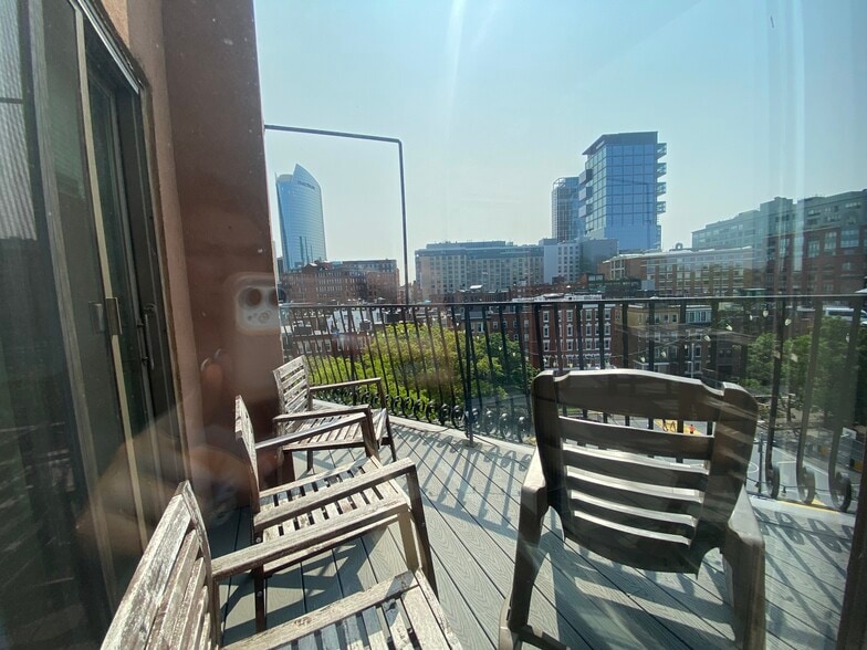 Building Photo - 21 Snow Hill St