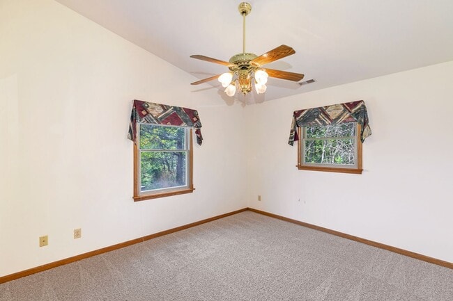 Building Photo - 151-163 E Jones