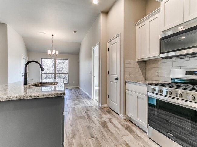 Building Photo - 12200 Rockbed Dr