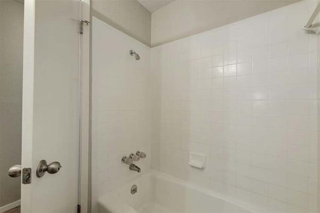 Building Photo - 4102 Hillside Dr