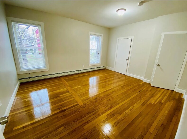 Building Photo - 66 Chatham St