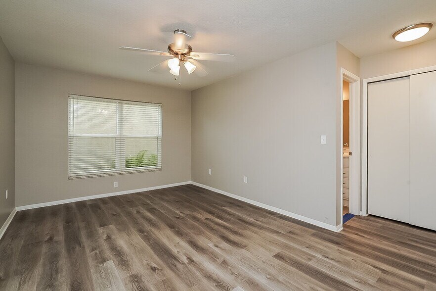 Building Photo - 1418 High Knoll Dr