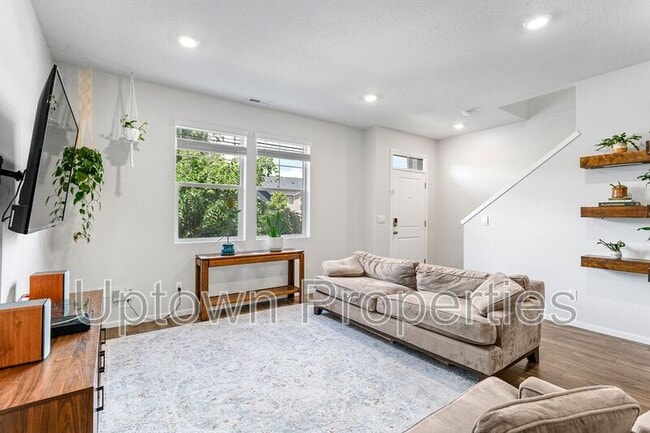 Building Photo - 876 N 18th Ave