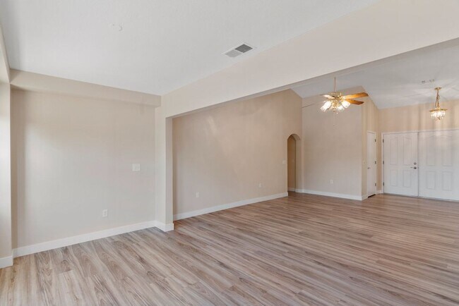 Building Photo - Gorgeous 2 Bed 2 Bath Single Story home in...