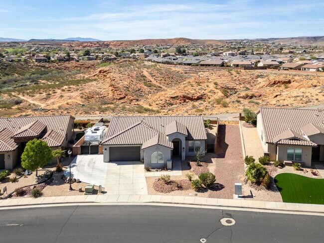 Building Photo - Brio Beauty! 3 Bedroom Home with View and RV Parking!