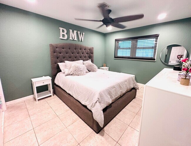 Building Photo - 4540 Mathis St