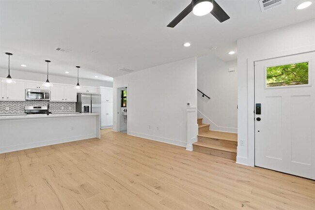 Building Photo - 2102 Eva St