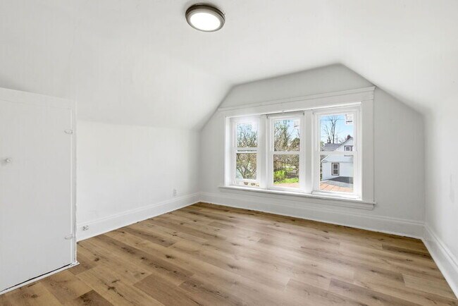 Building Photo - 2935 E 121st St