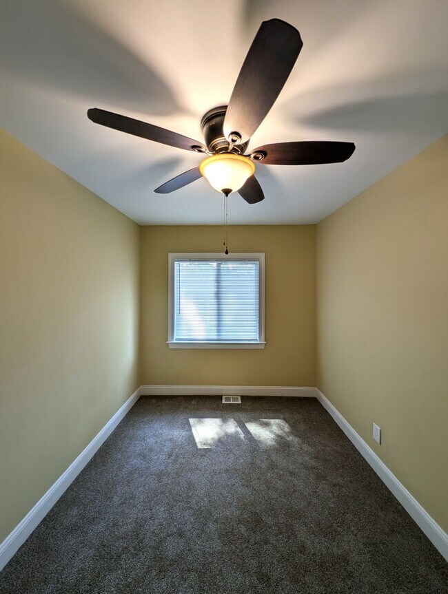 Building Photo - You won't find better!  2 Bed/1 Bath.  Dup...