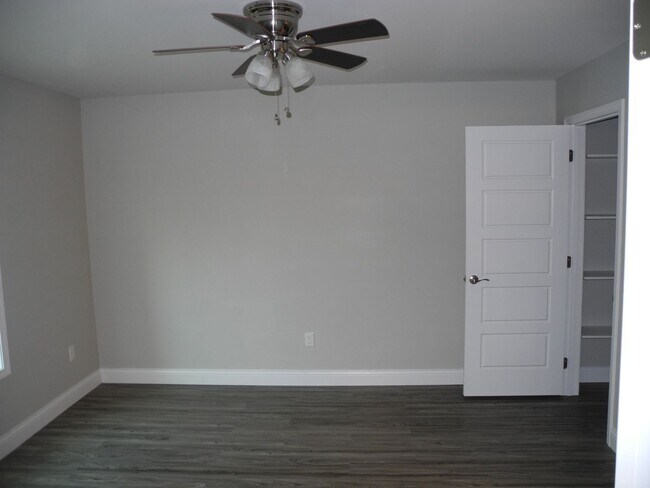 Building Photo - Extraordinary Townhome in Carbondale's South West