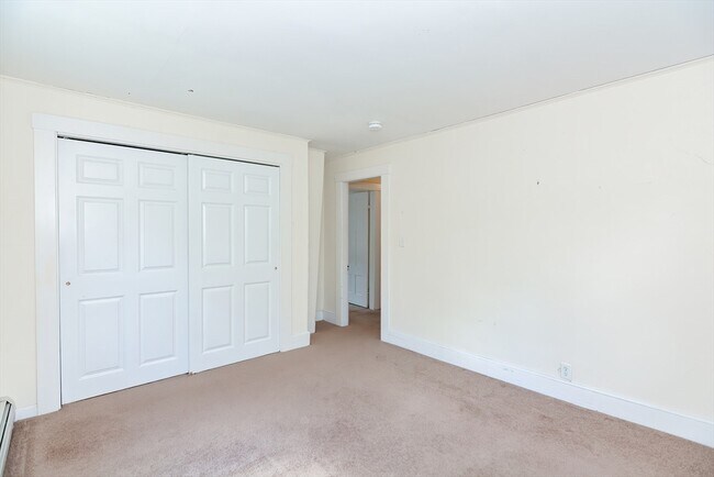 Building Photo - 118 Main St