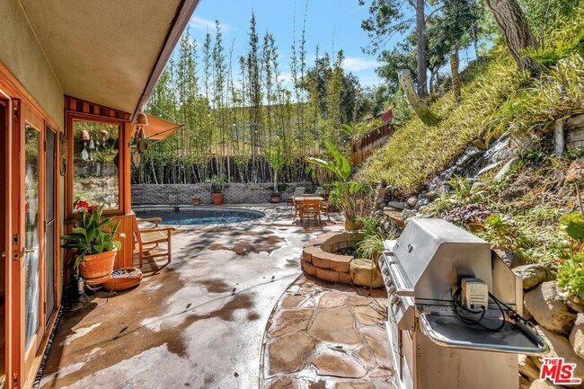 Building Photo - 15511 Woodcrest Dr
