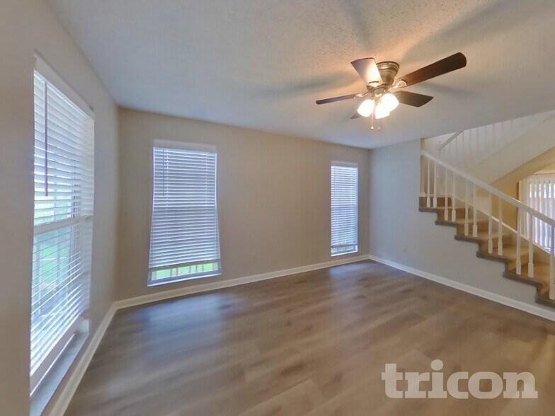 Building Photo - 11011 Greenaire Dr
