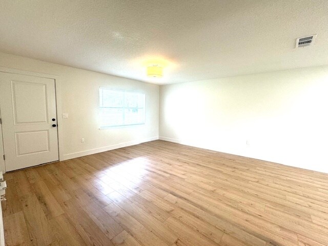 Building Photo - 1332 SE Sanchez Ave