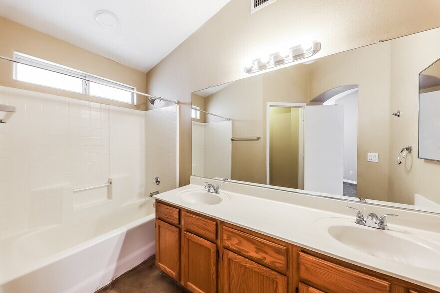 Building Photo - 1327 E Muriel Dr