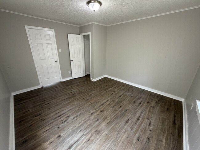 Building Photo - 2156 Ethlyn Ave