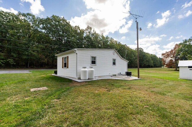 Building Photo - 826 Horsehead Rd